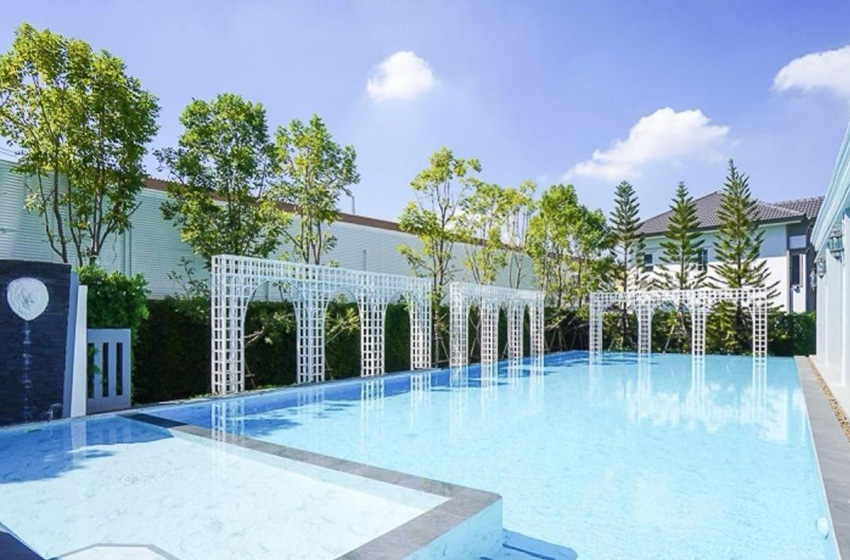 House with Private Pool in Bangnatrad 